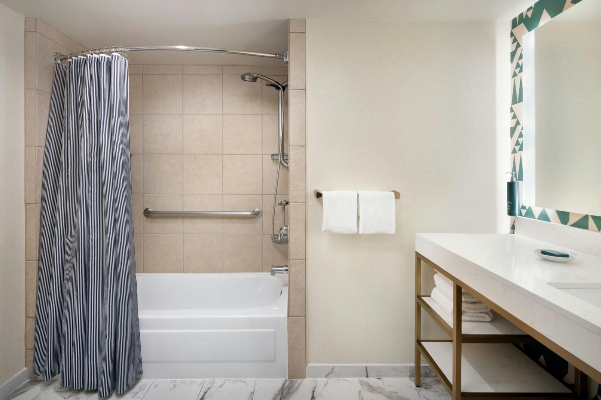 The Little Italy Downtown 4*