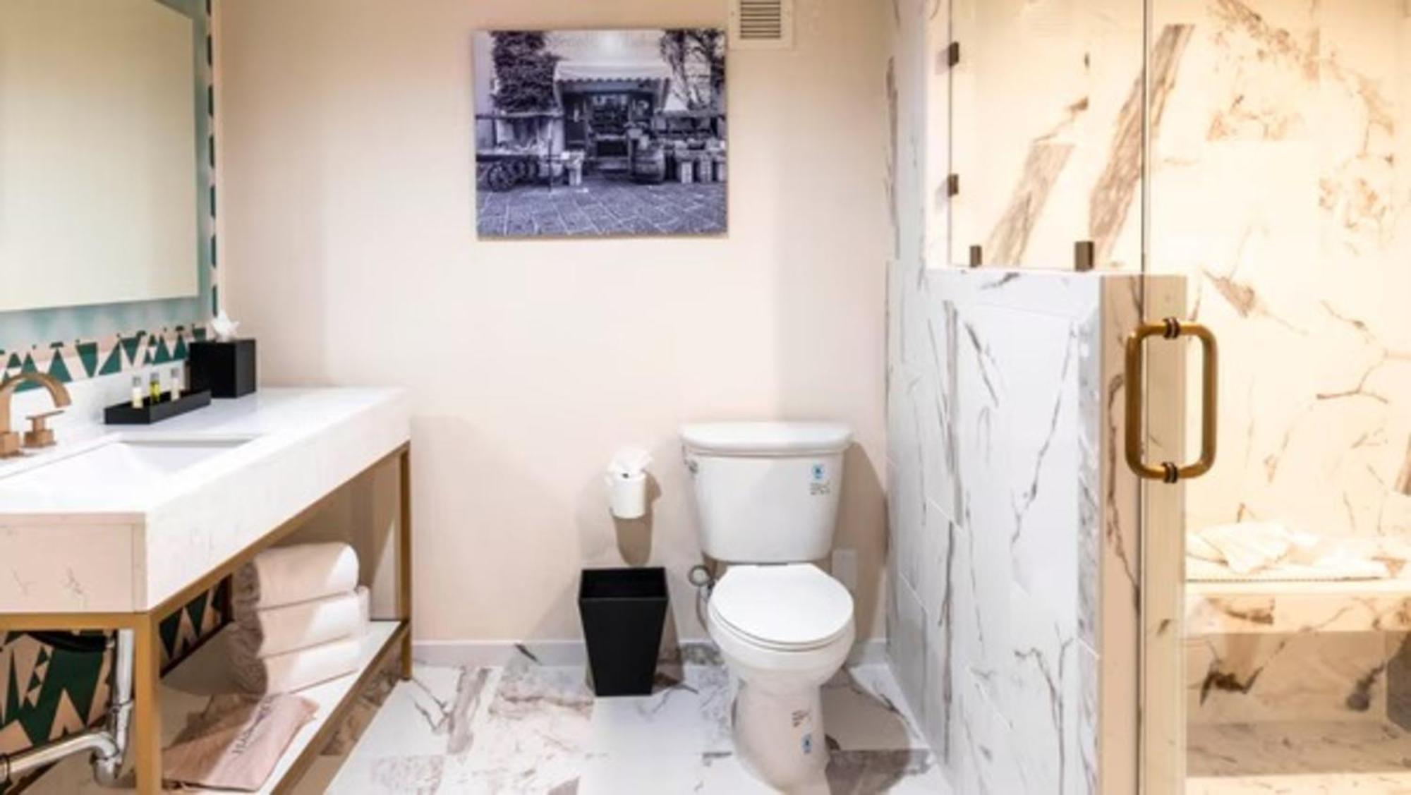 The Little Italy Downtown 4*