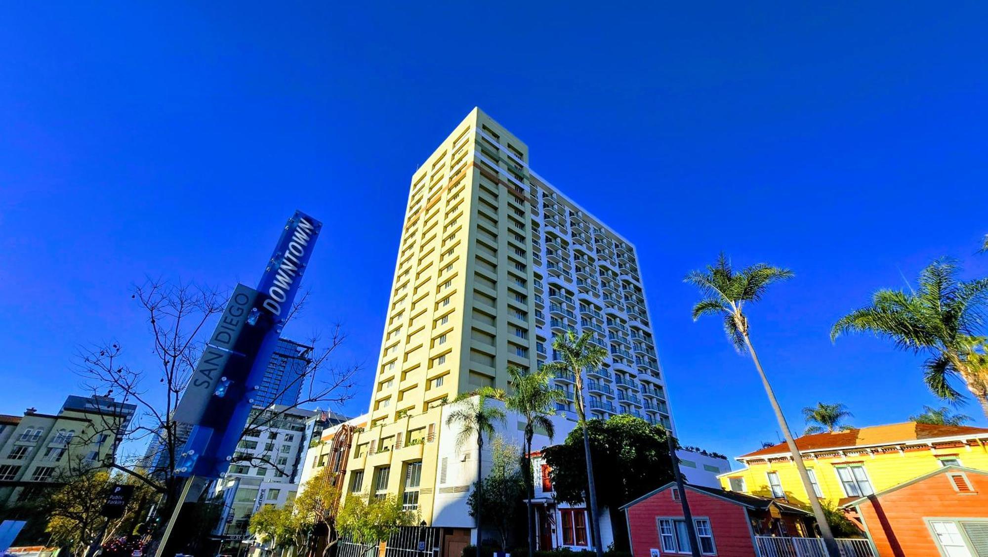 The Little Italy Downtown 4*